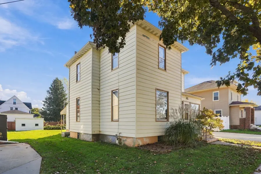 407 N Wanut Avenue, New Hampton, IA 50659 - #2