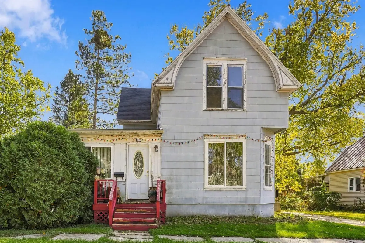 818 Main Street, Ackley, IA 50601 - #1