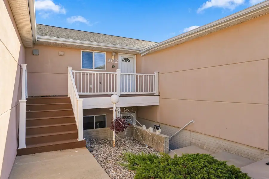 1716 W 18th Street, Cedar Falls, IA 50613 - #2