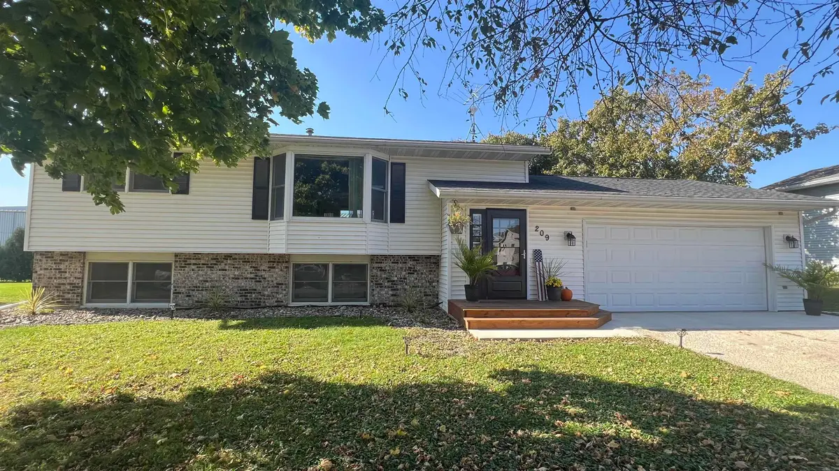 209 S Western Avenue, New Hampton, IA 50659 - #1