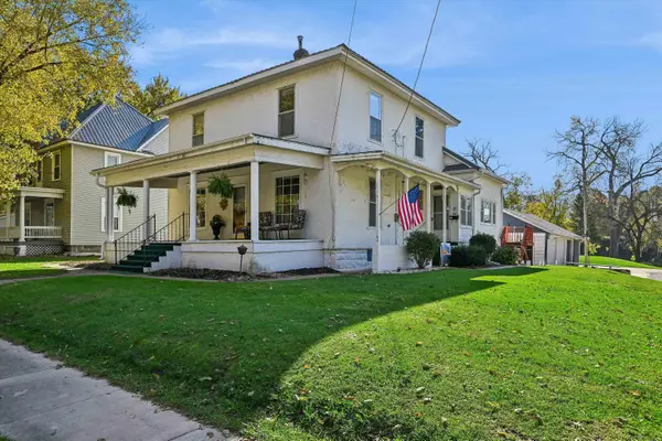 102 SE 4th Avenue, Waverly, IA 50677
