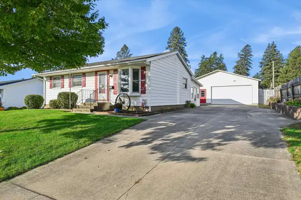 1102 SE 1st Street, Waverly, IA 50677