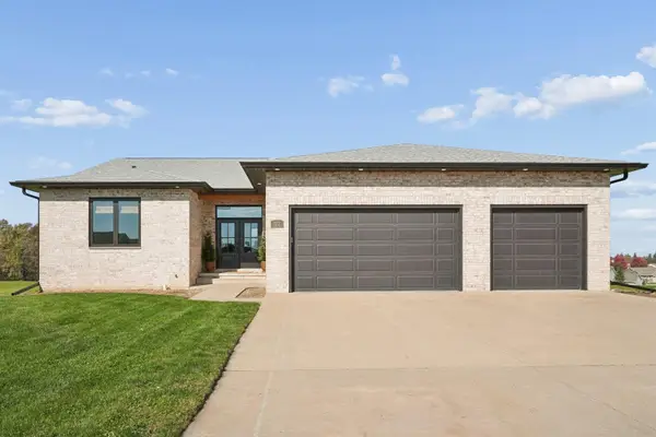 112 Mulligan Circle, Waverly, IA 50677
