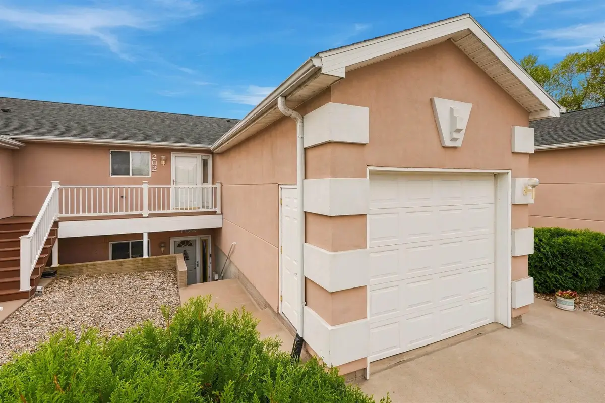 1730 W 18th Street #102, Cedar Falls, IA 50613 - #1
