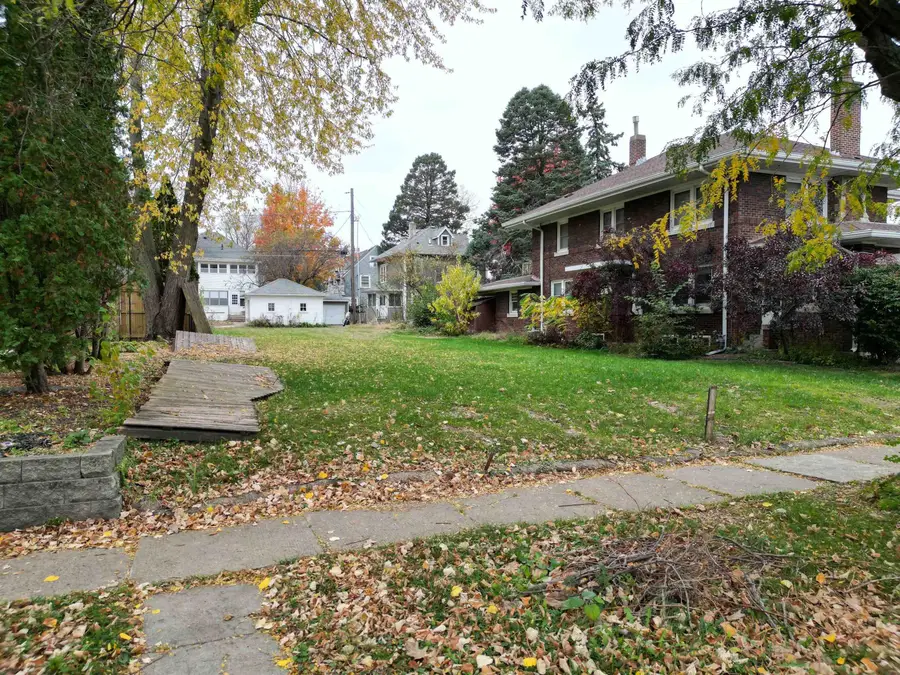 807 Clay Street, Cedar Falls, IA 50613 - #2