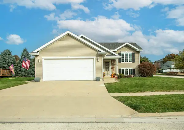 1400 Meadow View Ln, Waverly, IA 50677