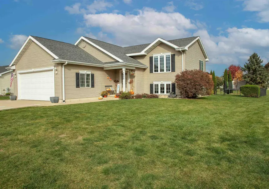 1400 Meadow View Ln, Waverly, IA 50677 - #2