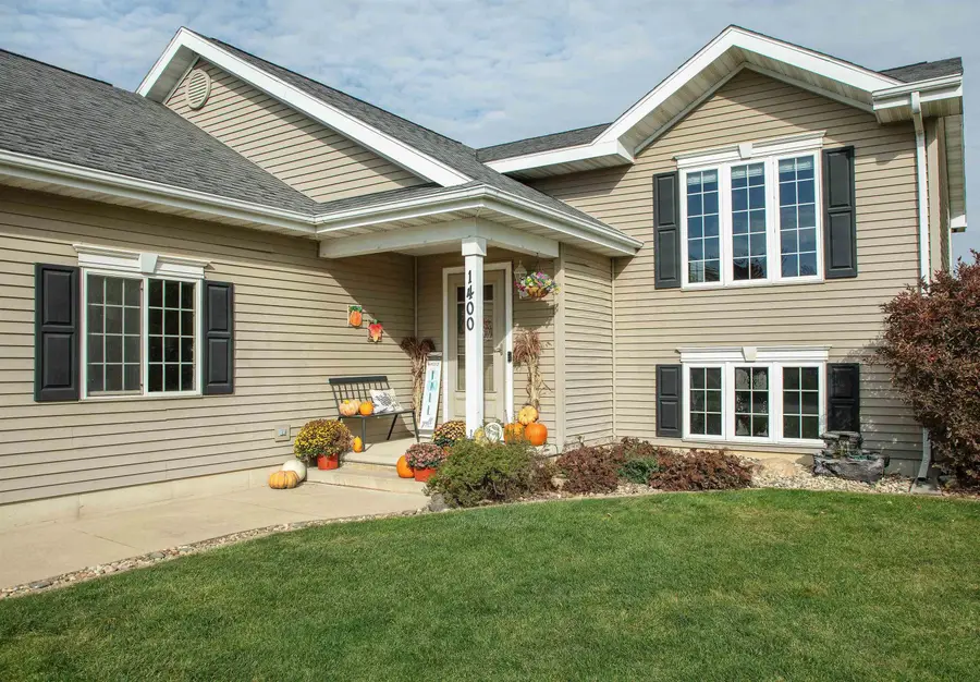 1400 Meadow View Ln, Waverly, IA 50677 - #3