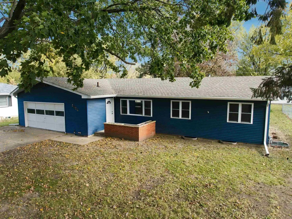 3824 Clearview Drive, Cedar Falls, IA 50613 - #1