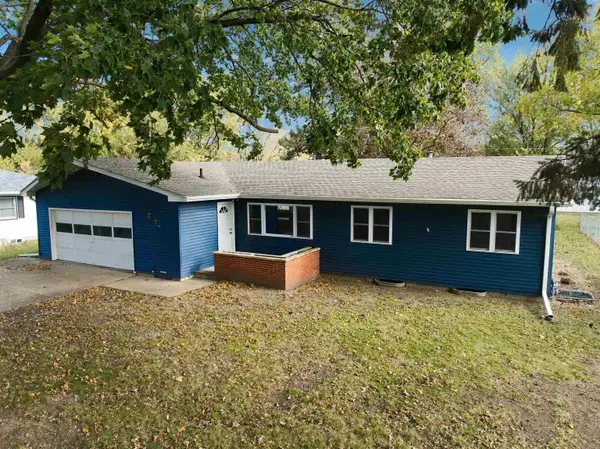 3824 Clearview Drive, Cedar Falls, IA 50613