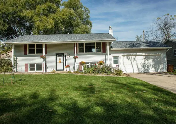 2128 Cardinal Drive, Waterloo, IA 50701