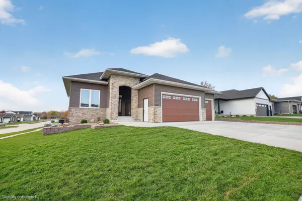 1202 Algonquin Drive, Cedar Falls, IA 50613