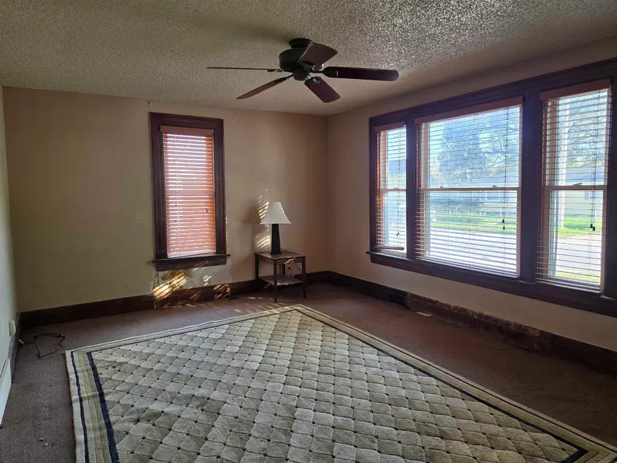 126 Lincoln Street, Waterloo, IA 50703 - #2