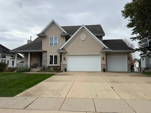 626 Eagle Ridge Road, Cedar Falls, IA 50613