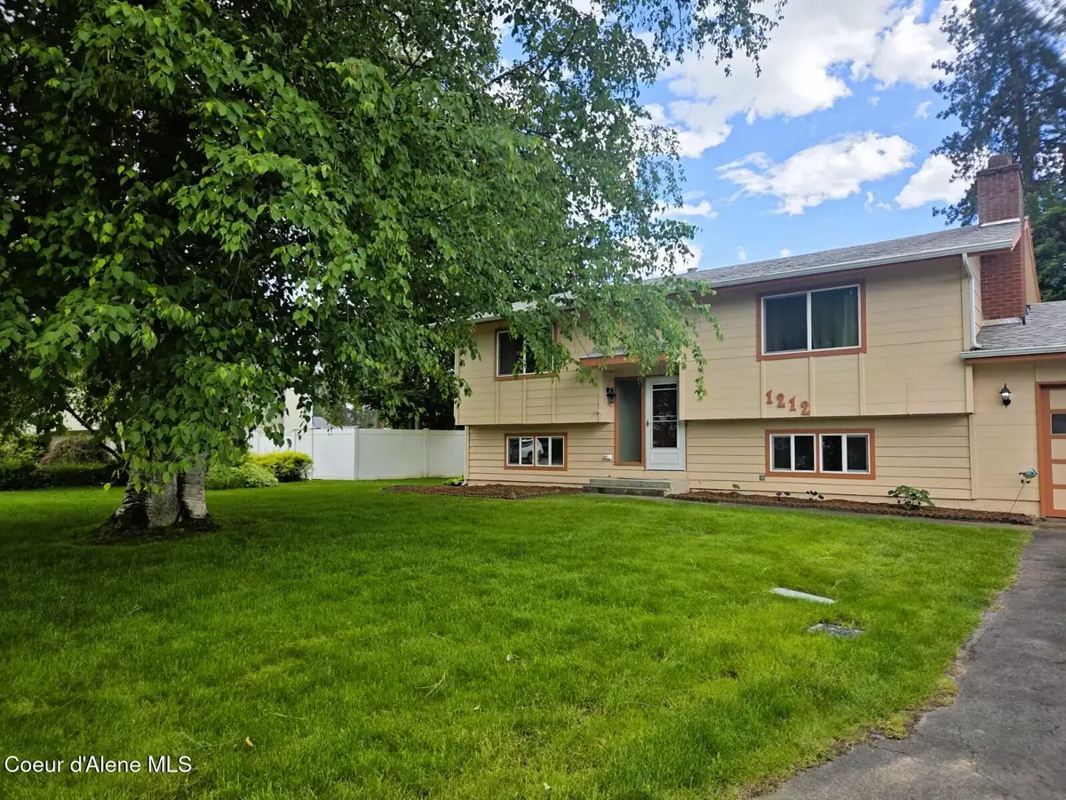 1212 E Fernwood Ct, Coeur Dalene, ID 83815 - #1