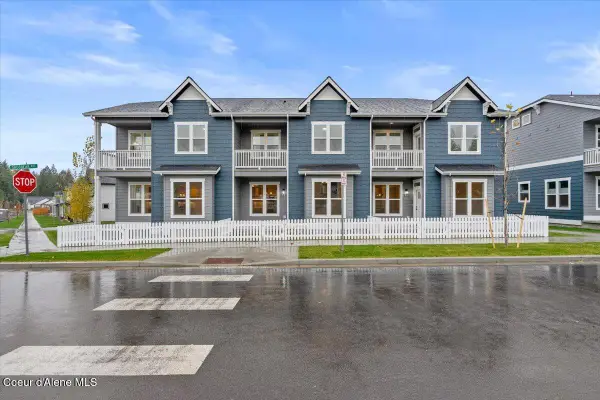 343 E Grosbeak Ave, Hayden, ID 83835