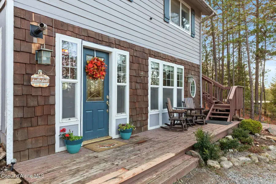 15686 W RIVERVIEW DR, Post Falls, ID 83854 - Image #2