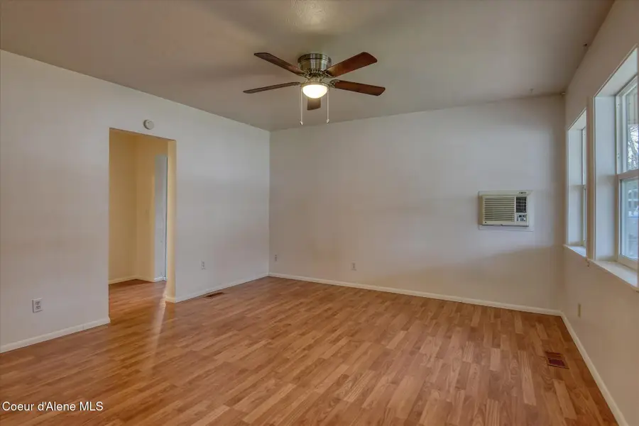 706 W Davidson Ave, Coeur Dalene, ID 83814 - Image #2