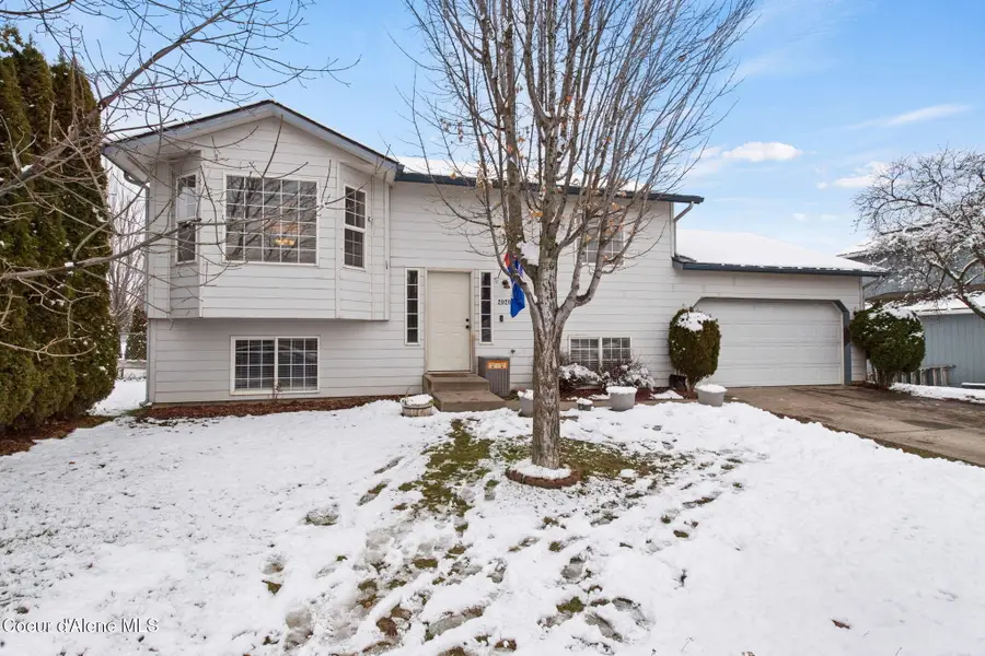 2020 N STAGECOACH DR, Post Falls, ID 83854 - Image #2