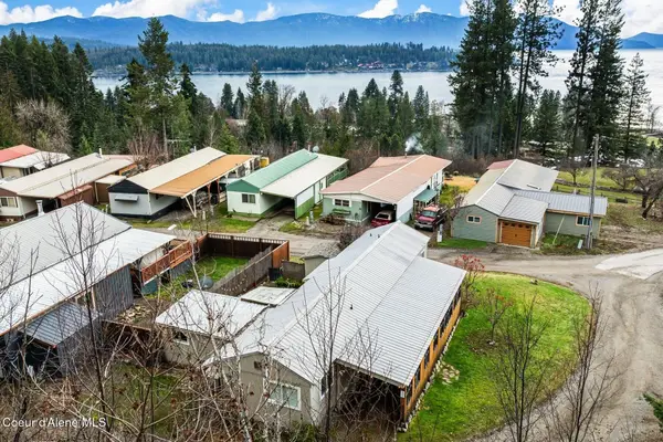 302 School Rd #11, Hope, ID 83836