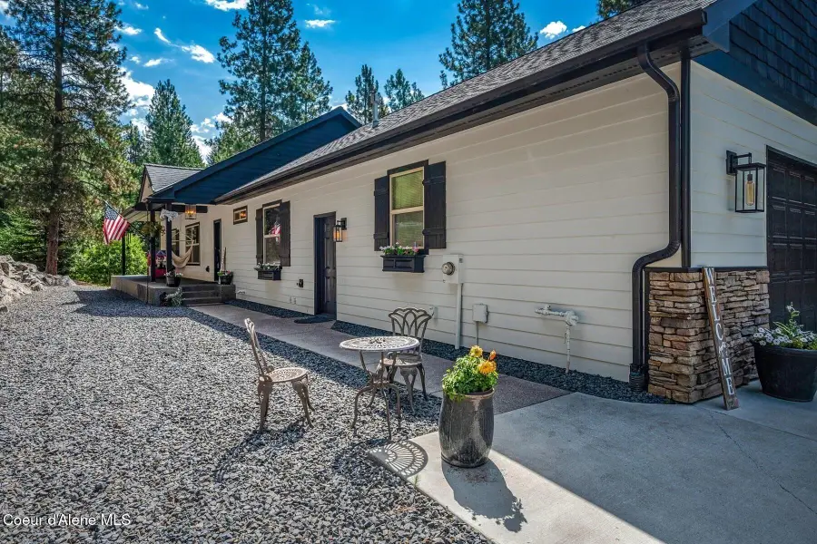 14558 N Saddle Ridge Rd, Rathdrum, ID 83858 - Image #2