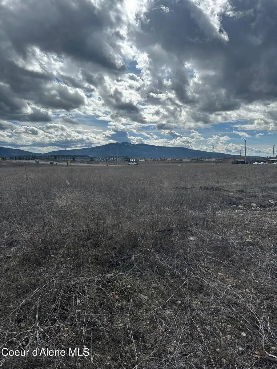 4264 E BOGIE DR, Post Falls, ID 83854 - Image #2