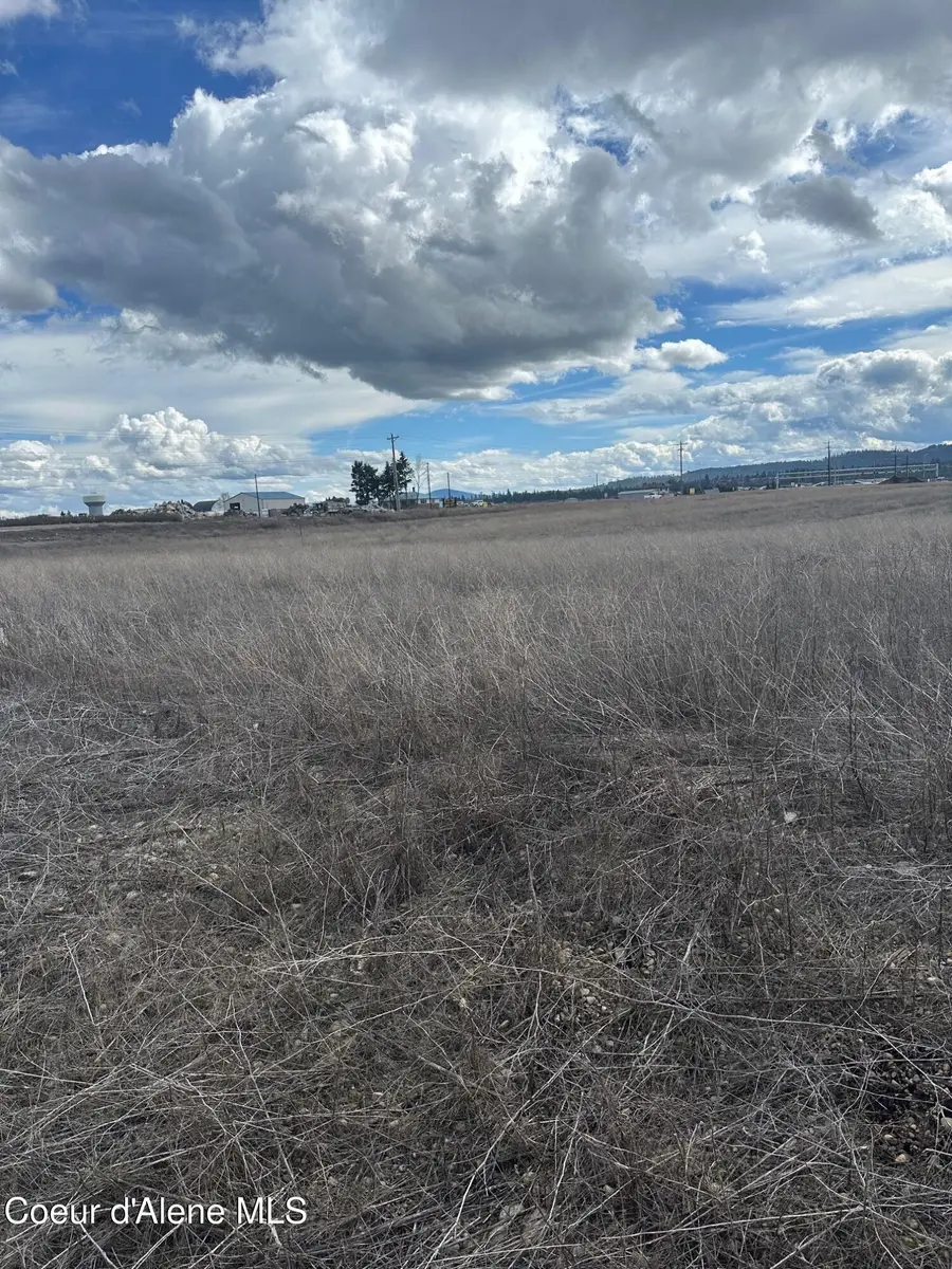 4264 E BOGIE DR, Post Falls, ID 83854 - Image #3