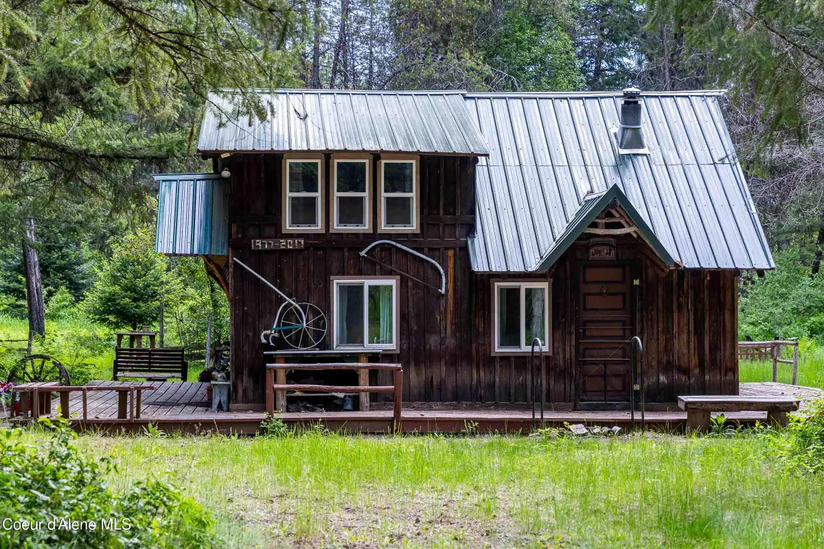 221 Trask Pond Rd, Newport, WA 99156 - Image #1