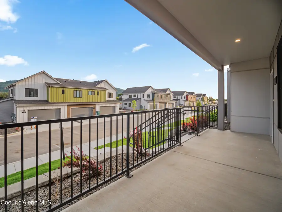 997 E RAILROAD AVE, Post Falls, ID 83854 - Image #2