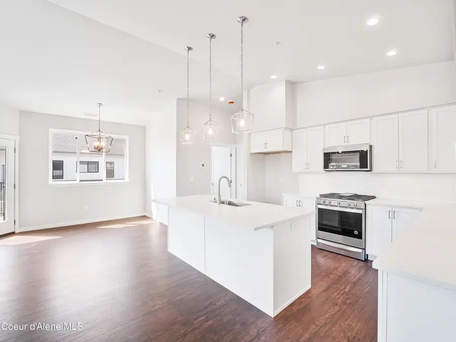 928 E RAILROAD AVE, Post Falls, ID 83854 - Image #2