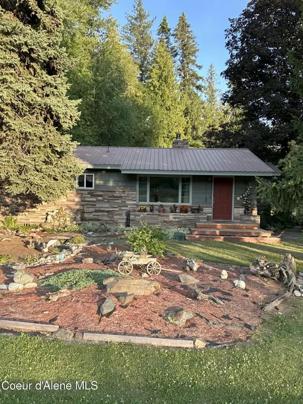 203 3rd St, Dover, ID 83825