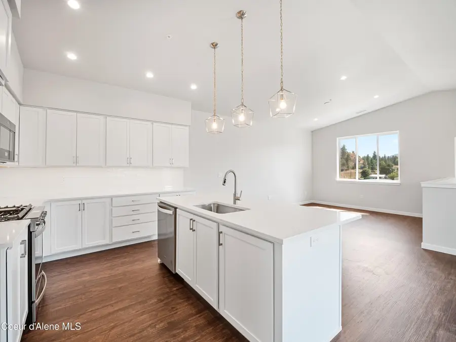 962 E Railroad Ave, Post Falls, ID 83854 - Image #3