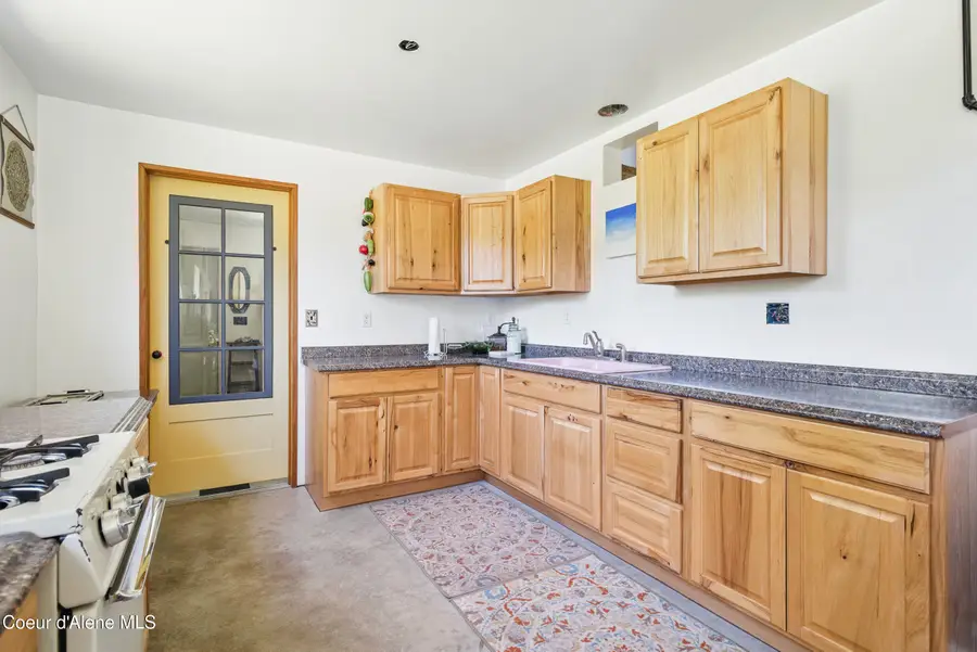 670 Sunset Rd, Athol, ID 83801 - #3