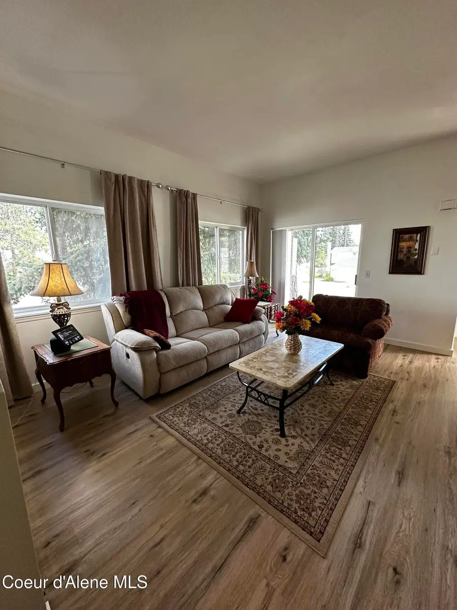 377 E KNOTTY PINE LN #2, Coeur Dalene, ID 83815 - Image #2