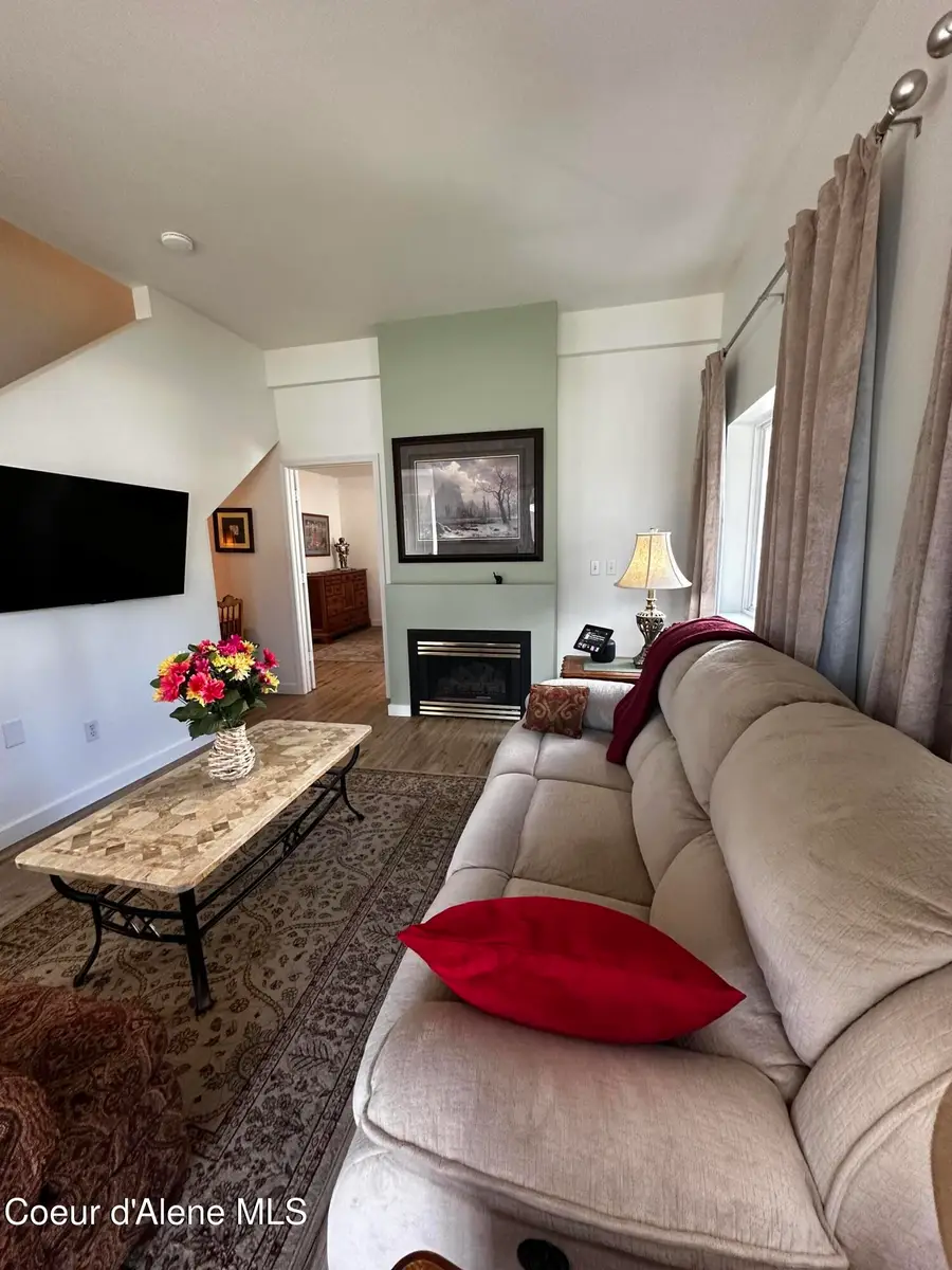 377 E KNOTTY PINE LN #2, Coeur Dalene, ID 83815 - Image #3