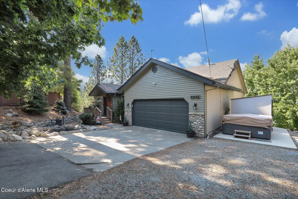 8995 N CLARKVIEW PL, Hayden, ID 83835 - Image #1