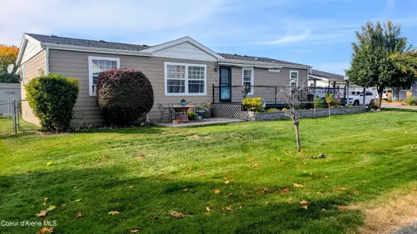 2042 W Pellinore Way, Post Falls, ID 83854