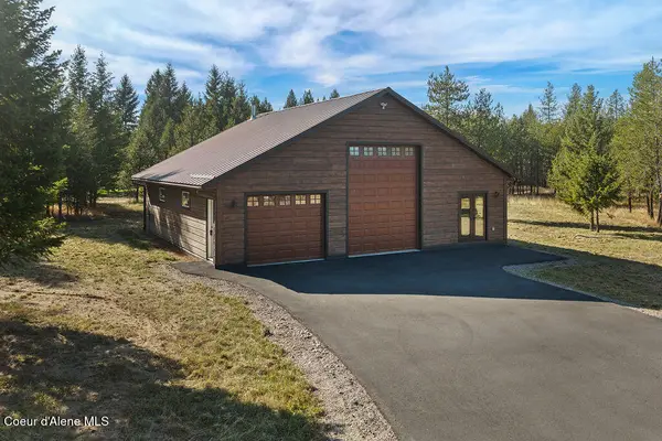 228 Cardinal LN, Spirit Lake, ID 83869