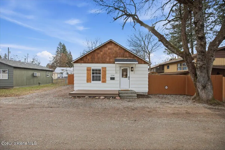 1204 E Foster AVE, Coeur Dalene, ID 83814 - Image #2