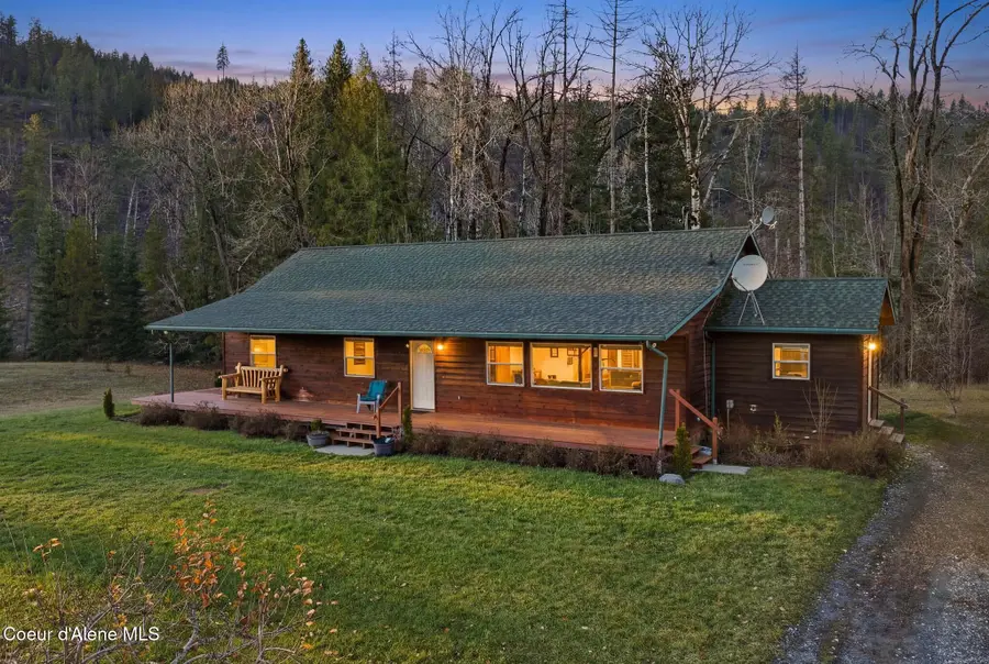 2844 McArthur Lake Rd, Naples, ID 83847 - #2