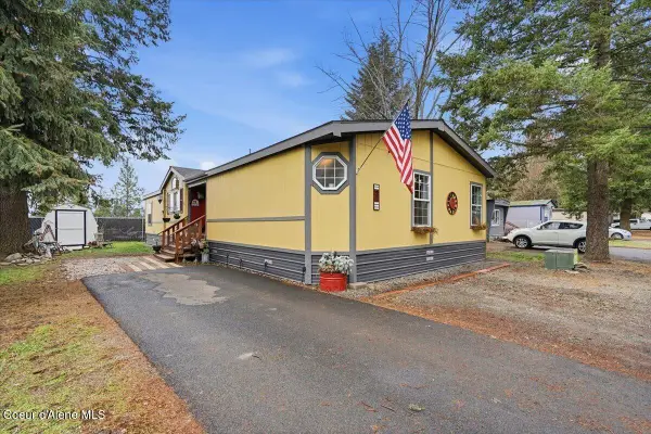 92 E WALROSE LOOP, Hayden, ID 83835