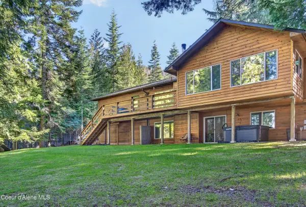 1205 Wooded Acres Dr, Sagle, ID 83860