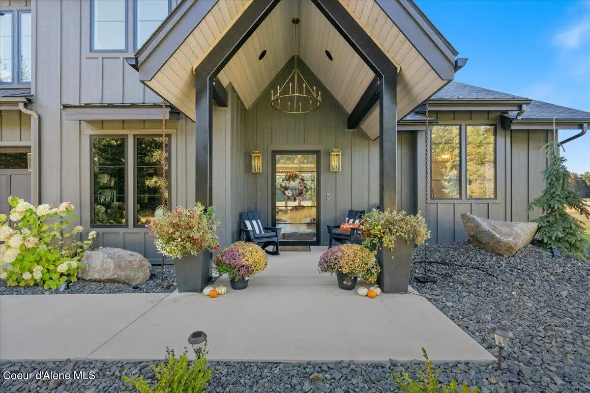 713 N Center Valley Rd, Sandpoint, ID 83864 - #1