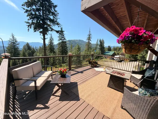 101 Spring View LN, Sagle, ID 83860