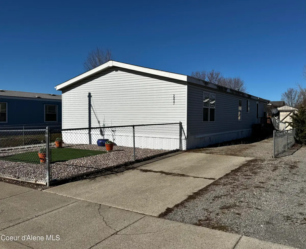 2037 W Yorkshire AVE, Coeur Dalene, ID 83815 - #1