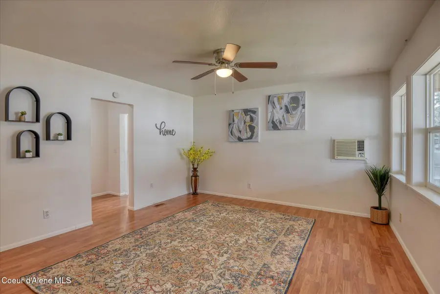 706 W Davidson Ave, Coeur Dalene, ID 83814 - #2
