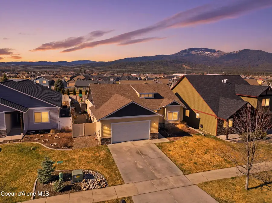 13421 N Shimmering Ct, Rathdrum, ID 83858 - #2