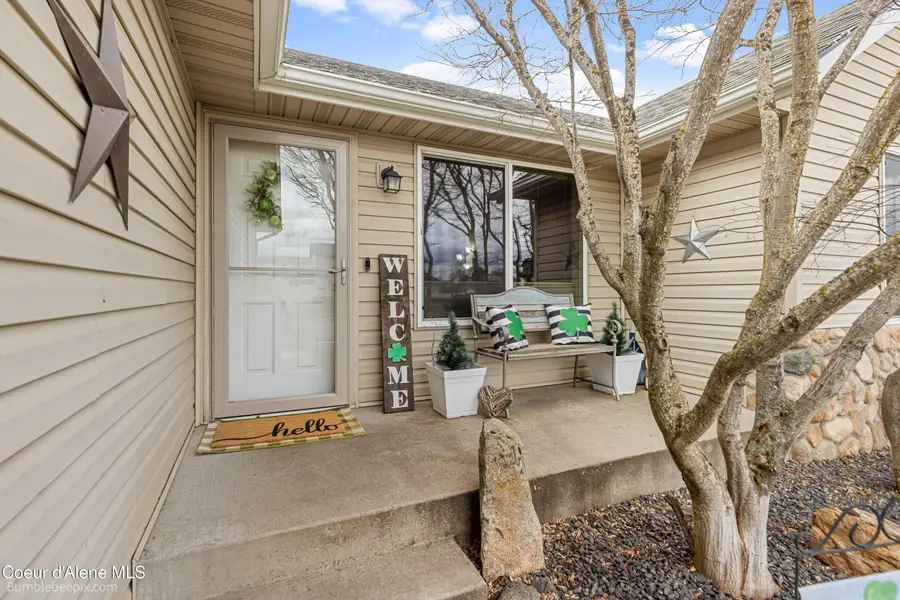 585 N Divot Ave, Post Falls, ID 83854 - #3