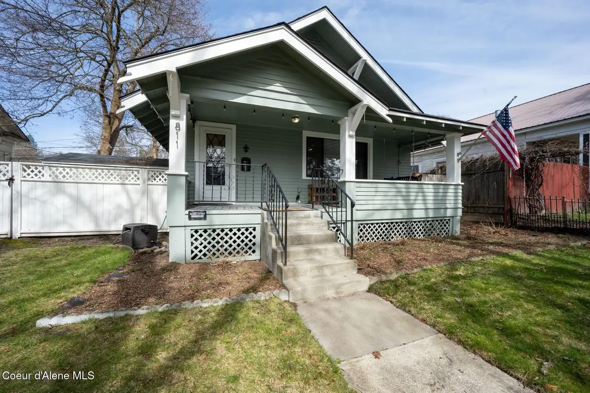 811 E Wallace AVE, Coeur Dalene, ID 83814 - #1