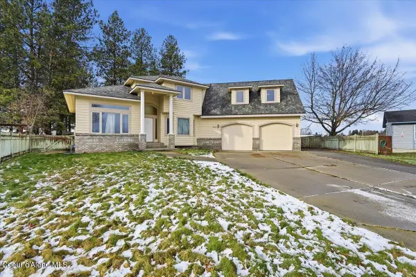 8931 N Davis Cir, Hayden, ID 83835